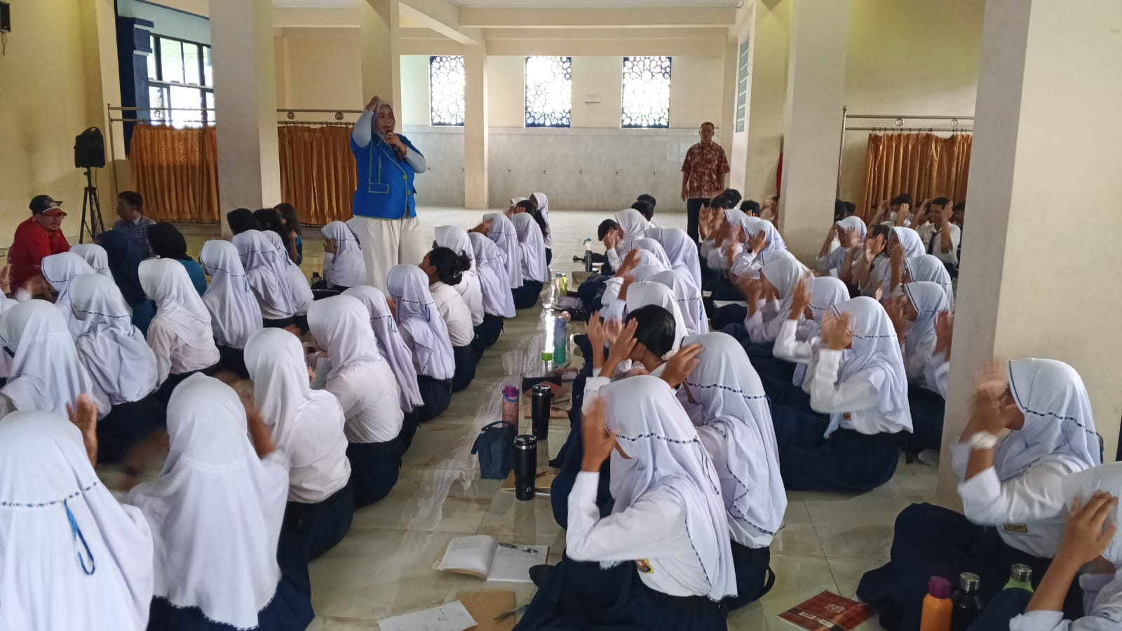 Roadshow Workshop Membaca Ke SMP Negeri 195 Jakarta